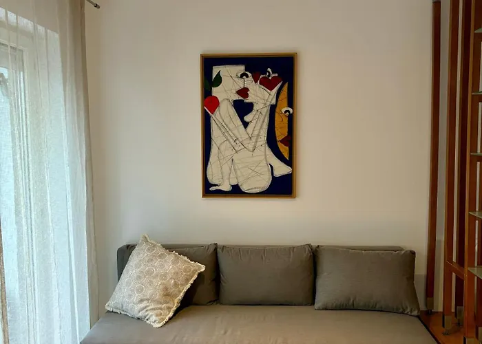 Апартаменты Comfy Flat In City-free Parking *