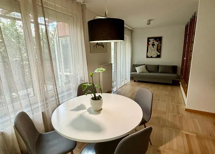 Comfy Flat In City-free Parking